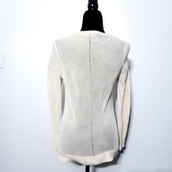 Banana Republic Cream Sweater V neck Size Medium - Picture 3 of 3